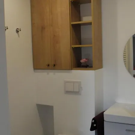 Quiet Artist For A Peaceful Hideaway In * Bucharest