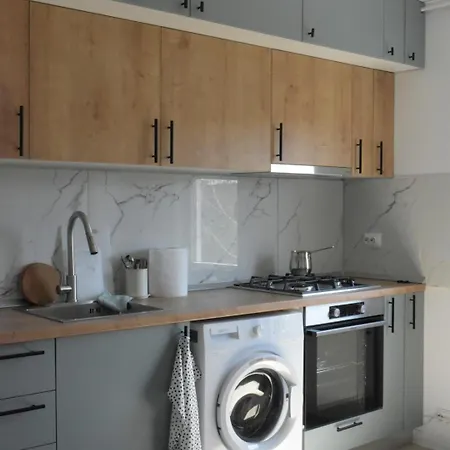 Quiet Artist For A Peaceful Hideaway In * Bucharest